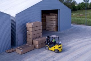 Außenansicht des Sperrholzlagers von EPS Poland 2