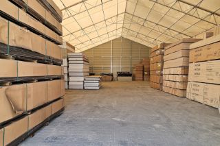 Außenansicht des Sperrholzlagers von EPS Poland 3